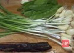 荷兰豆炒大蒜的做法图解1