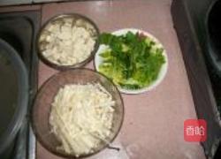 金针菇豆腐汤的做法图解1