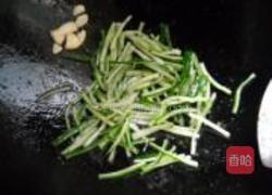 冬瓜皮炒千张的做法图解4