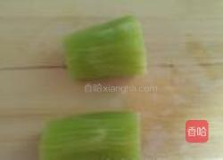 蚝汁老干妈翡翠条的做法图解1