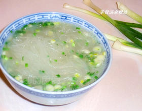 羊骨汤汆粉丝