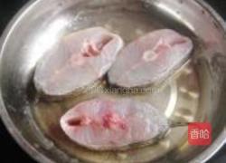 椒盐香煎海鲈鱼的做法图解3