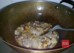 大蒜炒腊肉的做法图解7