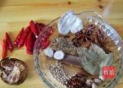 卤水鸭掌的做法图解1