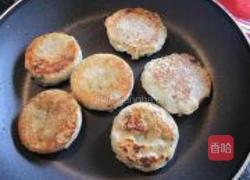 香甜煎槐花饼的做法图解9