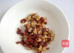 红枣枸杞蒸鸡的做法图解2