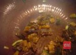 糟菜炒蚕豆的做法图解3