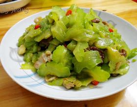 苦瓜炒肉片