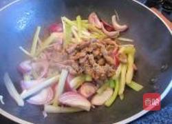 肉丝炒双蔬的做法图解5