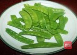 荷兰豆炒木耳的做法图解1