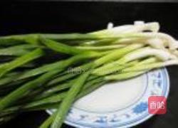 青蒜炒狮子头的做法图解2