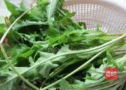 蒲公英拌胡萝卜丝的做法图解2