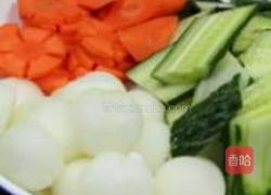 荔枝皮蛋炖排骨的做法图解3