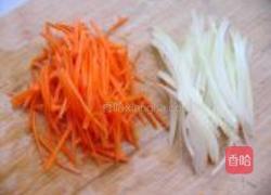 红油鸡蛋炒米粉的做法图解2