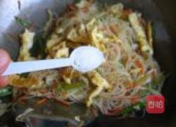 红油鸡蛋炒米粉的做法图解9