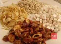山楂馬蹄茯苓瘦肉湯的做法图解1