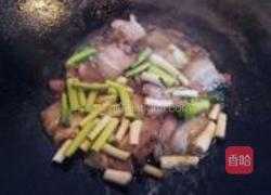 大蒜炒回锅肉的做法图解5