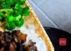 蒜茸双耳西兰花的做法图解2