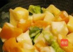 酸奶拌水果包生菜的做法图解2