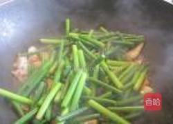鱼片炒蒜苔的做法图解7