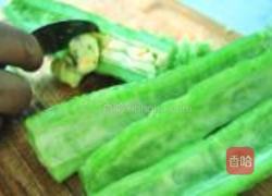 苦瓜炒鸡蛋的做法图解2