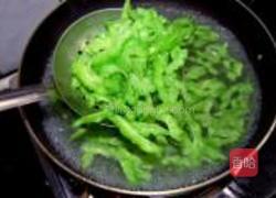 苦瓜炒鸡蛋的做法图解7