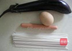 茄子鸡蛋火腿面的做法图解1