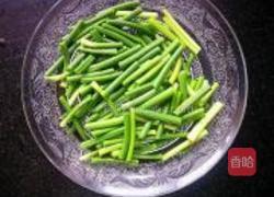蒜薹红肠的做法图解3