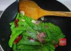 蒜香培根荷兰豆的做法图解8