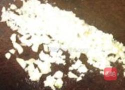 蒜末炒罗曼生菜的做法图解2