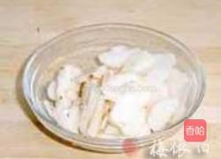 荸荠玉米银耳羹的做法图解2