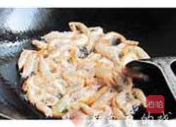 河虾韭菜蛋饼的做法图解2