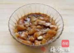 榨菜鸡丁的做法图解2