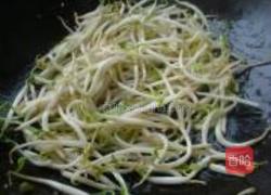 绿豆芽蛋炒饭的做法图解3