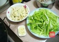 芹菜炒千张的做法图解1