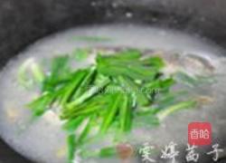 岩葱鲫鱼汤的做法图解5