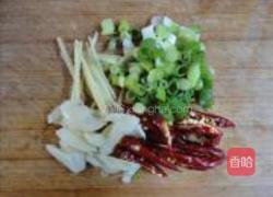 青椒茭白炒肉丝的做法图解3