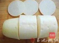 白萝卜炖蜂蜜的做法图解2