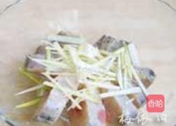 香辣豆豉蒸鲈鱼的做法图解3