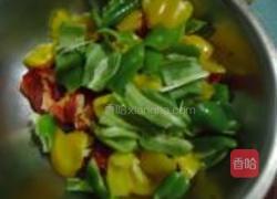 彩椒炒肉片的做法图解2