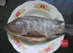 梅子蒸鱼的做法图解1