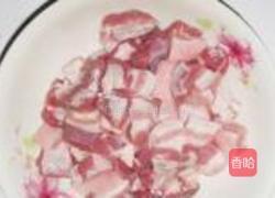 清炖五花肉胡萝卜的做法图解1