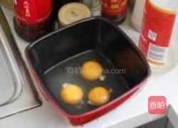 炸酱蒸蛋的做法图解1
