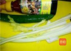 黄瓜芹菜汁的做法图解1
