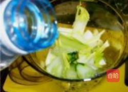 黄瓜芹菜汁的做法图解3