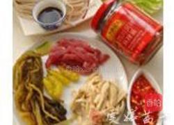 酸辣牛肉米粉的做法图解1