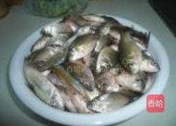 家熬鲫鱼的做法图解1