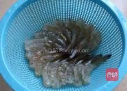 清蒸蒜蓉凤尾虾的做法图解1