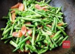 豇豆炒香肠的做法图解4