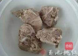 西红柿排骨汤的做法图解2